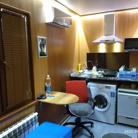 Квартира- Студия В Гостевом Доме Almaty Exterior foto